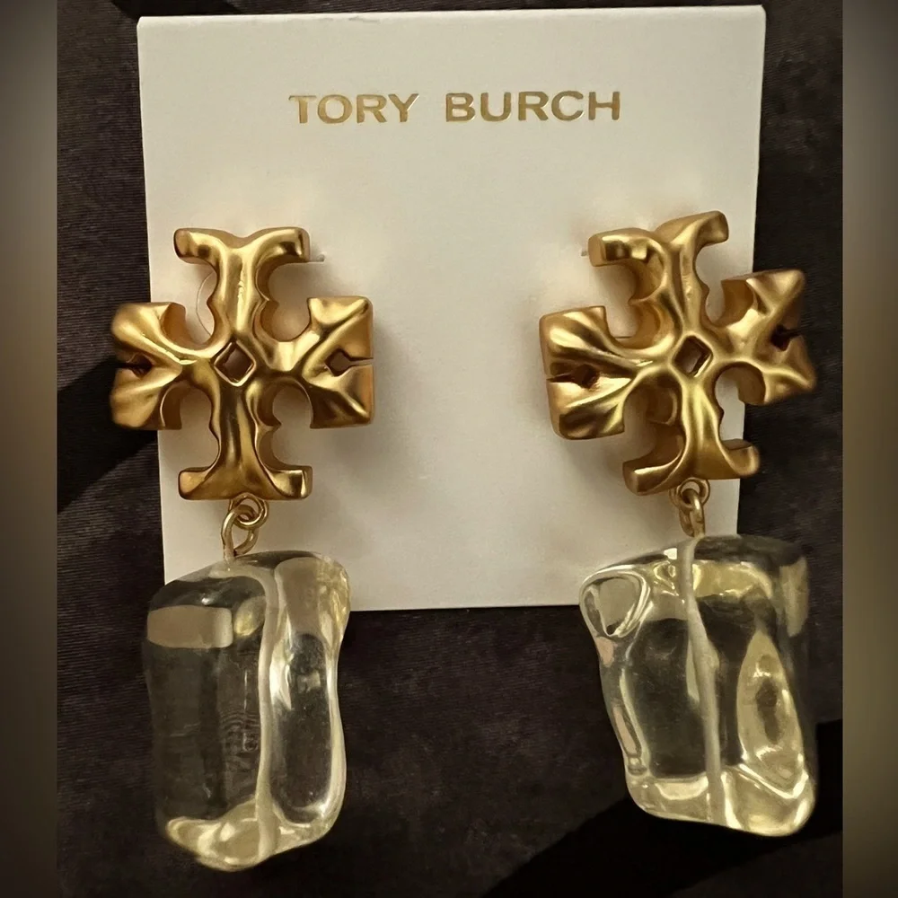 Designers Brands For Customers That Love To Wear Casual and Elegant Accessories